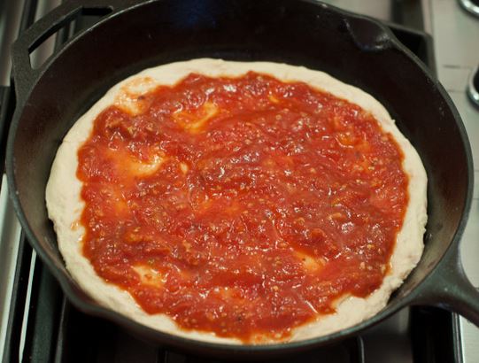 cast iron skillet pizza